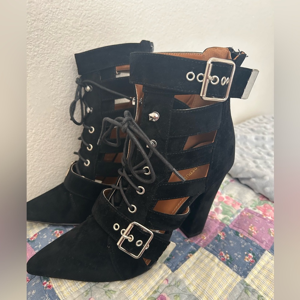 Black Lace-Up Chunky Heel Boots
